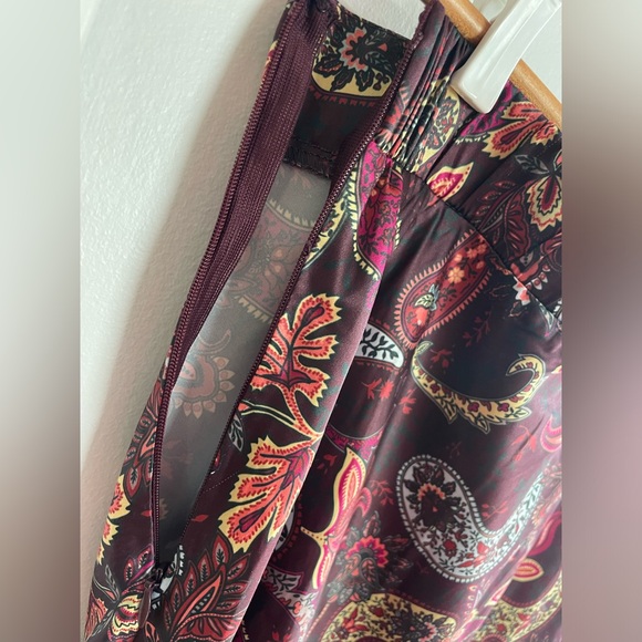 NWOT Gorgeous 100% polyester skirt - Picture 6 of 9